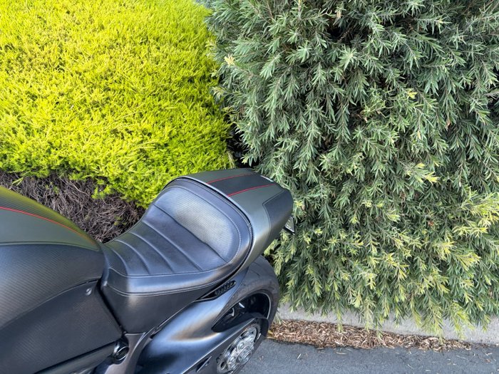 2016 DUCATI DIAVEL CARBON Black