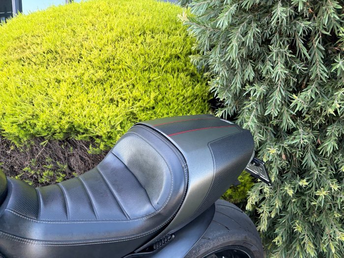2016 DUCATI DIAVEL CARBON Black
