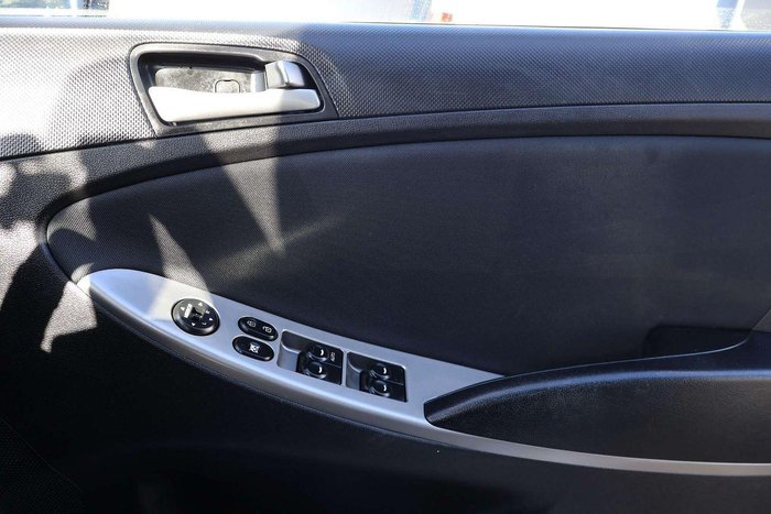 2014 Hyundai Accent Active