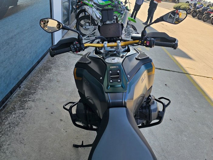 2025 BMW Motorrad R 1300 GS ADVENTURE OPTION 719 Green