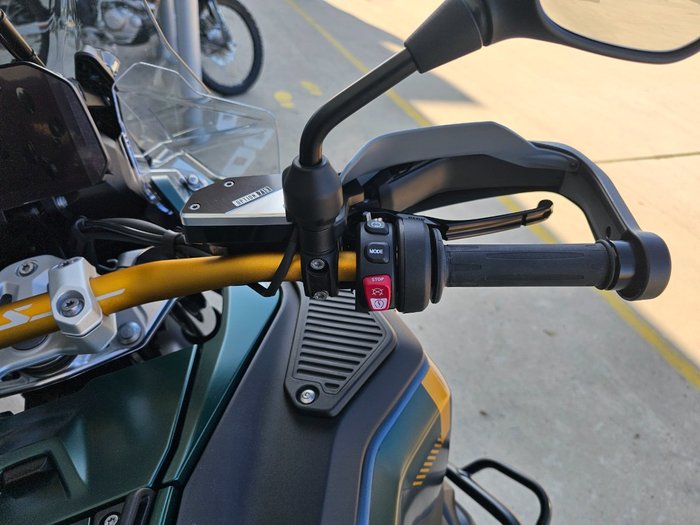 2025 BMW Motorrad R 1300 GS ADVENTURE OPTION 719 Green