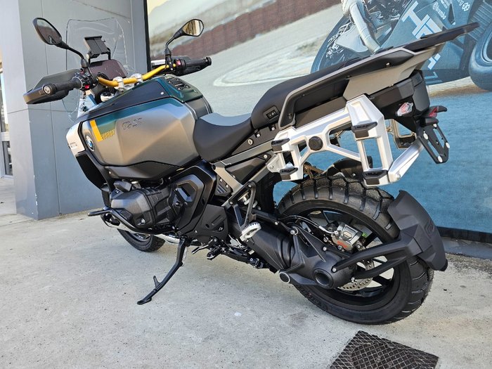 2025 BMW Motorrad R 1300 GS ADVENTURE OPTION 719 Green
