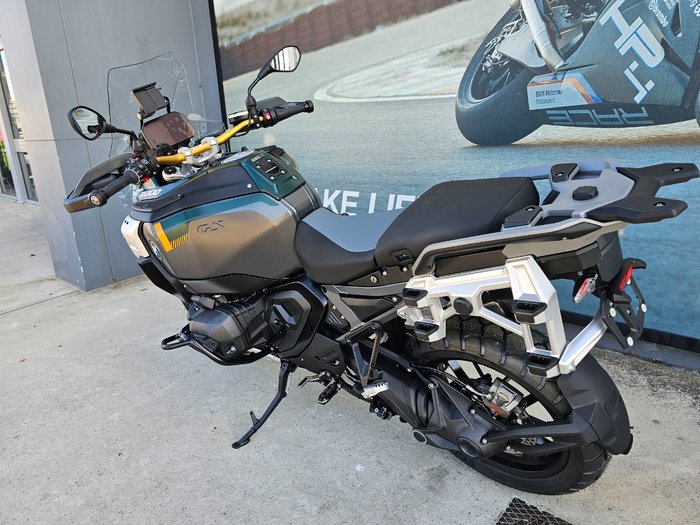 2025 BMW Motorrad R 1300 GS ADVENTURE OPTION 719 Green