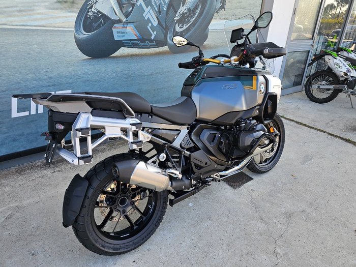 2025 BMW Motorrad R 1300 GS ADVENTURE OPTION 719 Green