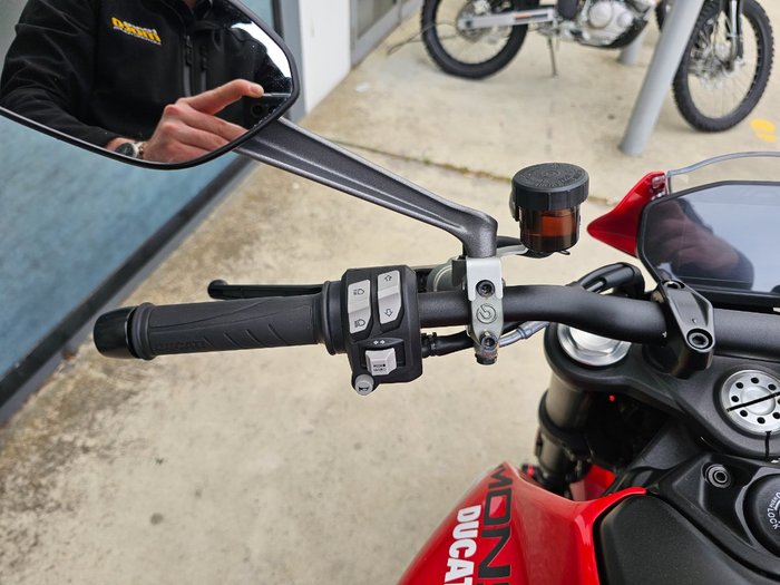 2022 DUCATI MONSTER Red