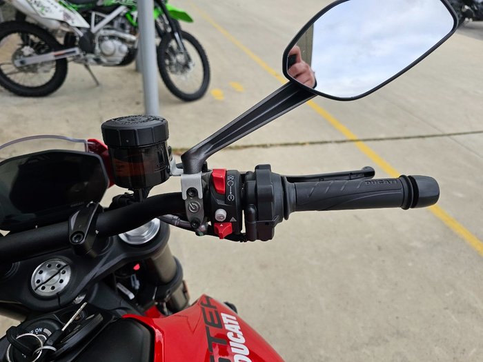 2022 DUCATI MONSTER Red