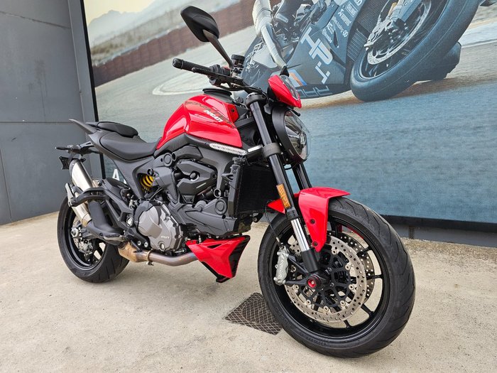 2022 DUCATI MONSTER Red