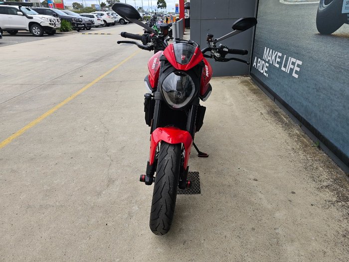 2022 DUCATI MONSTER Red