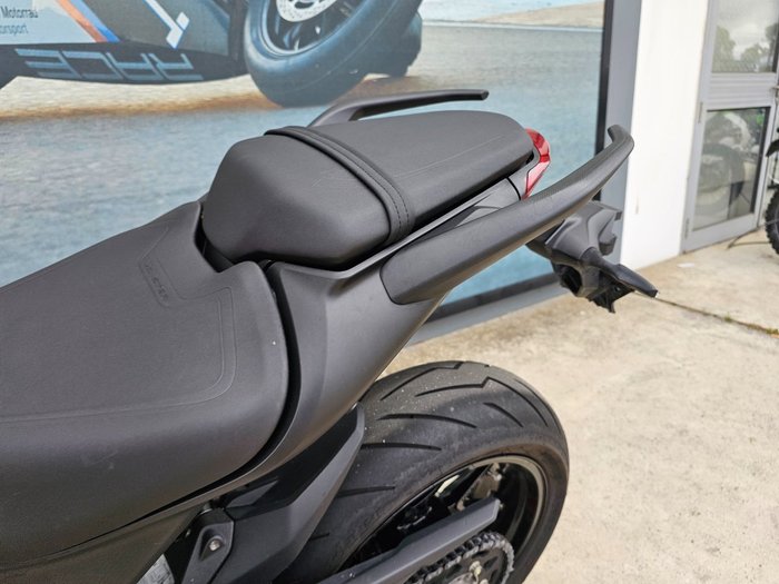 2022 DUCATI MONSTER Red