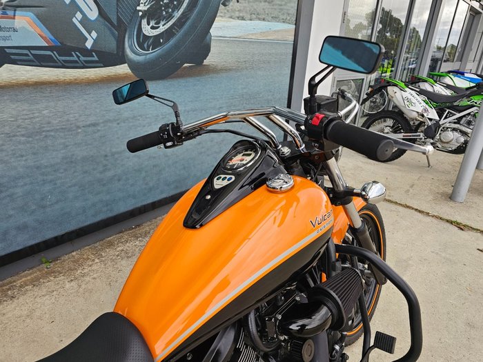 2022 Kawasaki VULCAN 900 (VN900) CLASSIC Orange