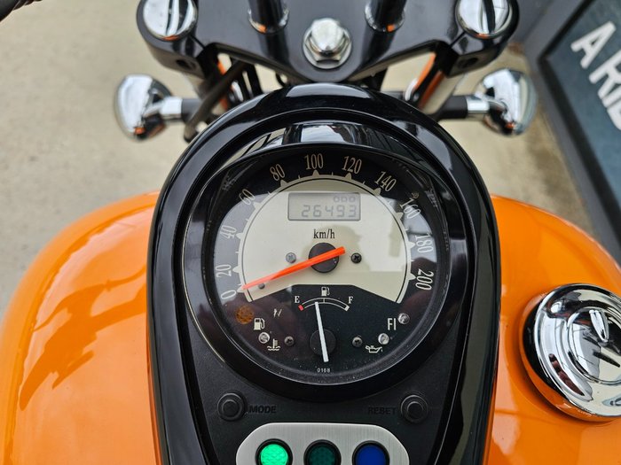 2022 Kawasaki VULCAN 900 (VN900) CLASSIC Orange