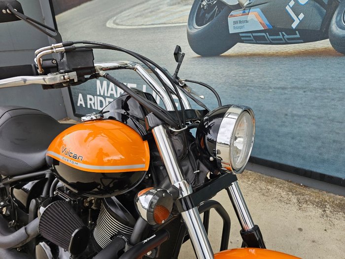 2022 Kawasaki VULCAN 900 (VN900) CLASSIC Orange