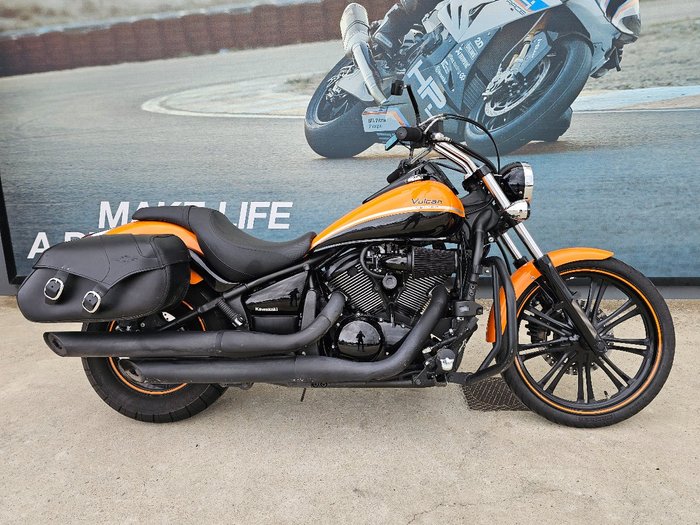 2022 Kawasaki VULCAN 900 (VN900) CLASSIC Orange