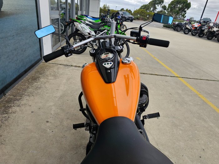2022 Kawasaki VULCAN 900 (VN900) CLASSIC Orange