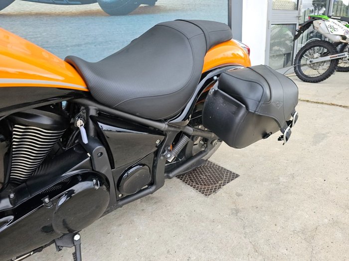 2022 Kawasaki VULCAN 900 (VN900) CLASSIC Orange