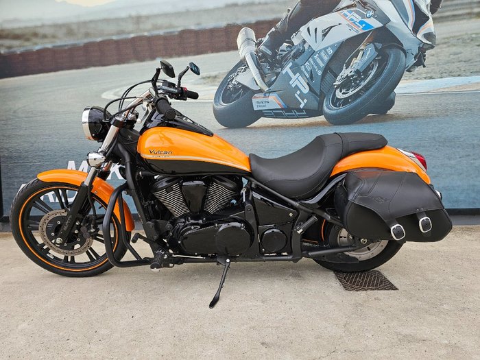2022 Kawasaki VULCAN 900 (VN900) CLASSIC Orange