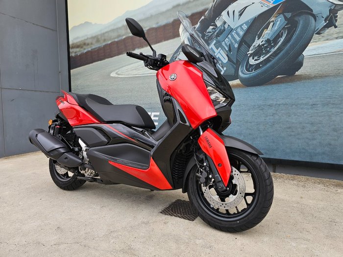 2025 Yamaha XMAX 300 (CZD300A) Orange