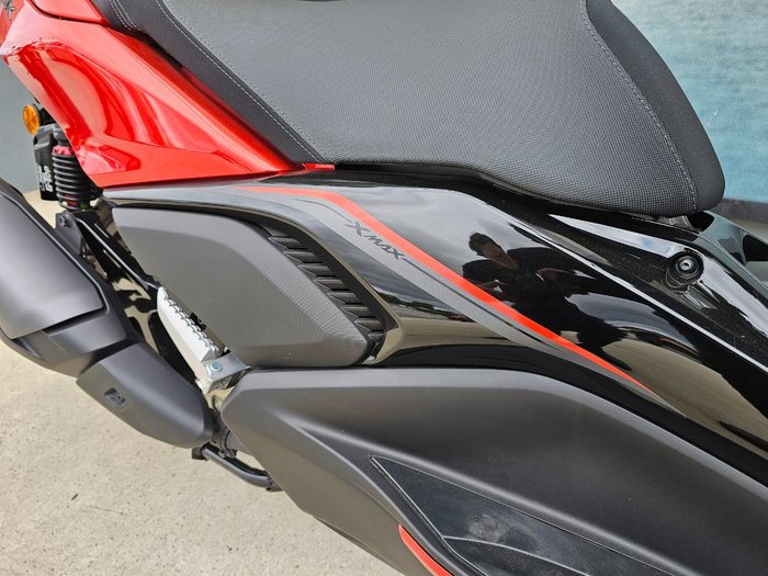 2025 Yamaha XMAX 300 (CZD300A) Orange