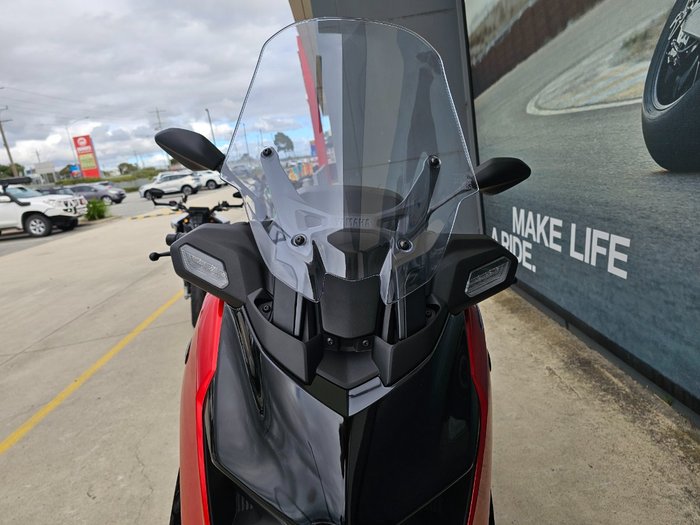 2025 Yamaha XMAX 300 (CZD300A) Orange