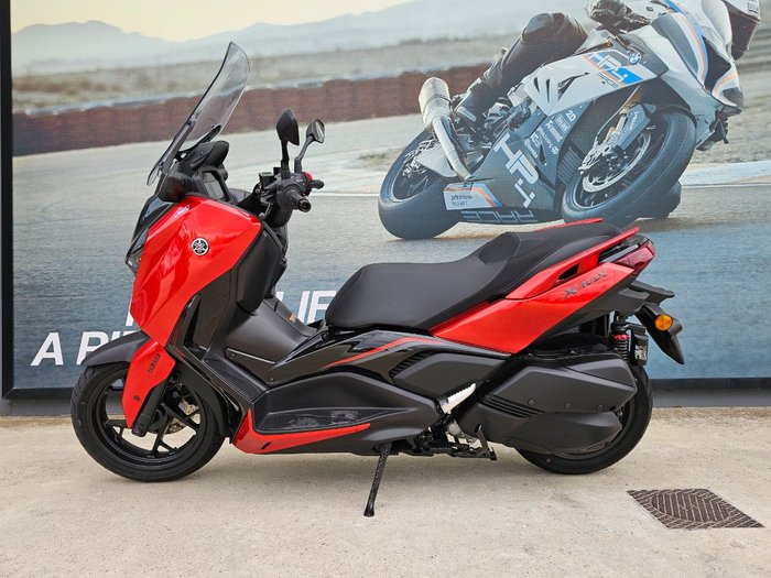 2025 Yamaha XMAX 300 (CZD300A) Orange