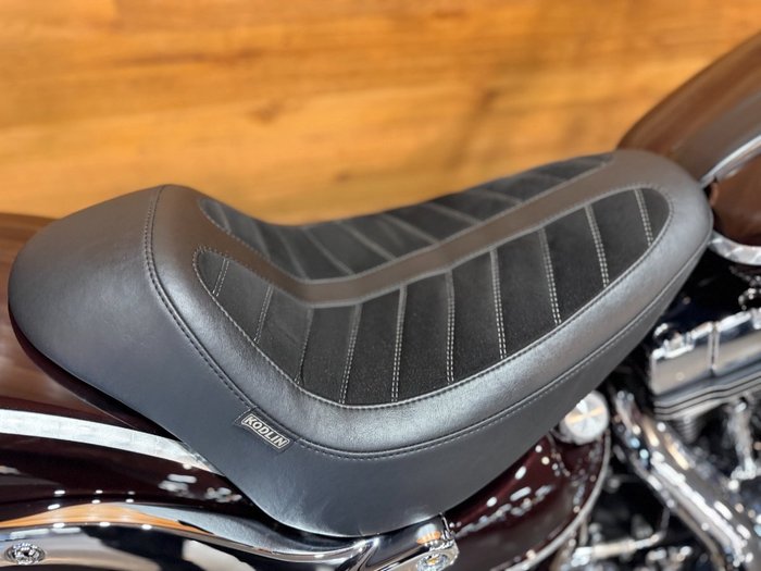 2017 HARLEY-DAVIDSON FXSB SOFTAIL BREAKOUT