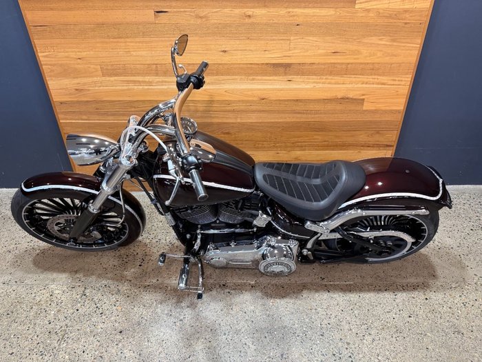 2017 HARLEY-DAVIDSON FXSB SOFTAIL BREAKOUT