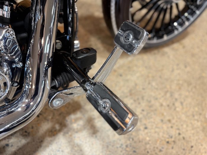 2017 HARLEY-DAVIDSON FXSB SOFTAIL BREAKOUT