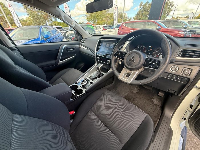 2024 Mitsubishi Pajero Sport GLX