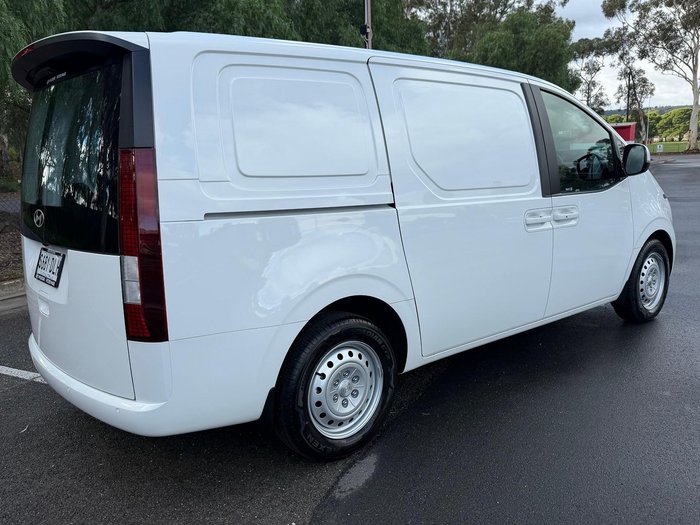 2026 Hyundai STARIA LOAD