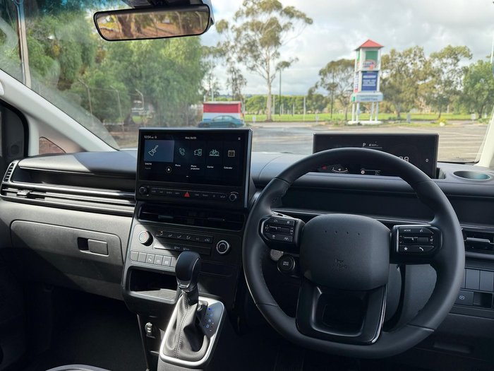 2026 Hyundai STARIA LOAD