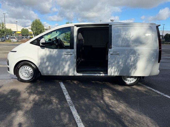 2026 Hyundai STARIA LOAD