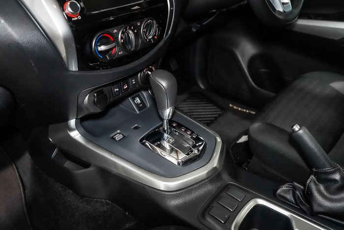 2021 Nissan Navara ST