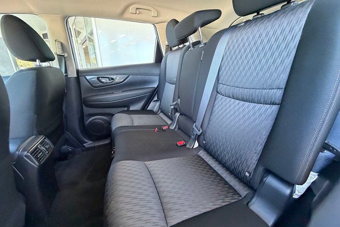 2022 Nissan X-TRAIL ST