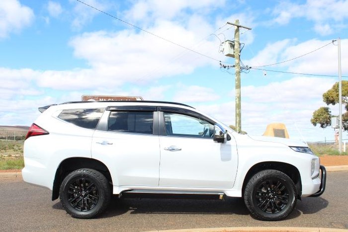 2022 Mitsubishi Pajero Sport GSR