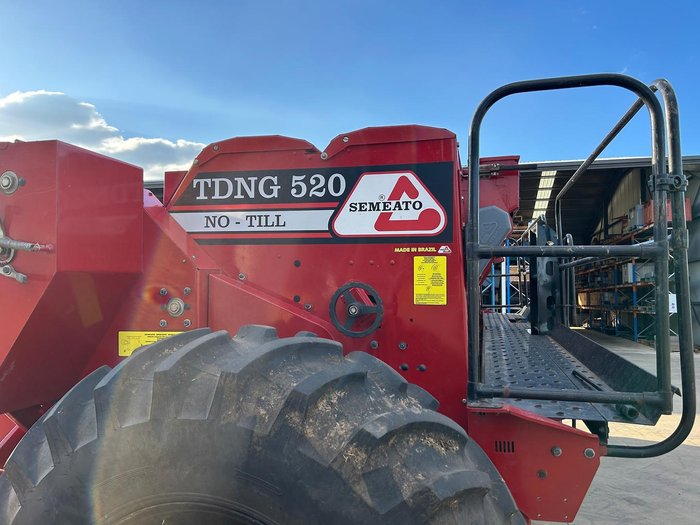 0 SEMEATO TDNG 520 DOUBLE DISC SEEDER USED RED