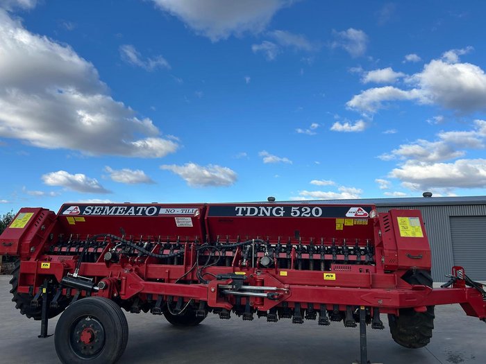 0 SEMEATO TDNG 520 DOUBLE DISC SEEDER USED RED