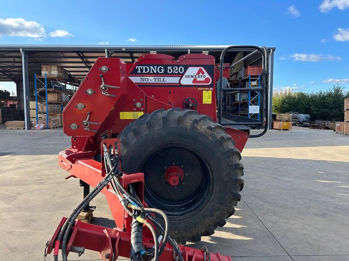0 SEMEATO TDNG 520 DOUBLE DISC SEEDER USED RED
