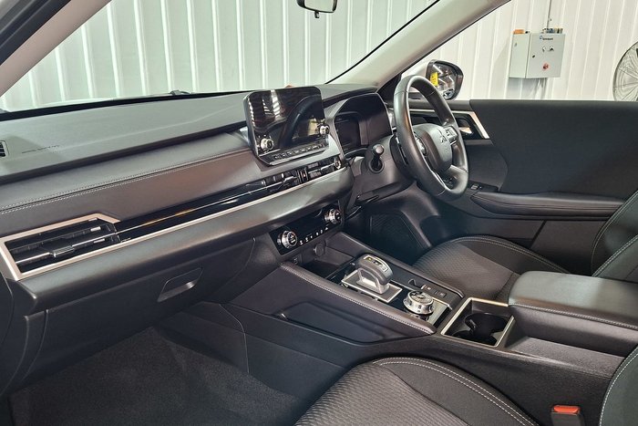 2025 Mitsubishi Outlander PHEV ES