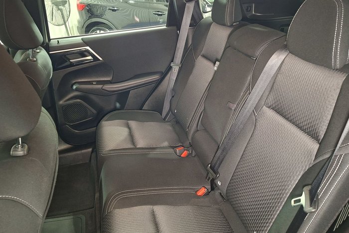 2025 Mitsubishi Outlander PHEV ES