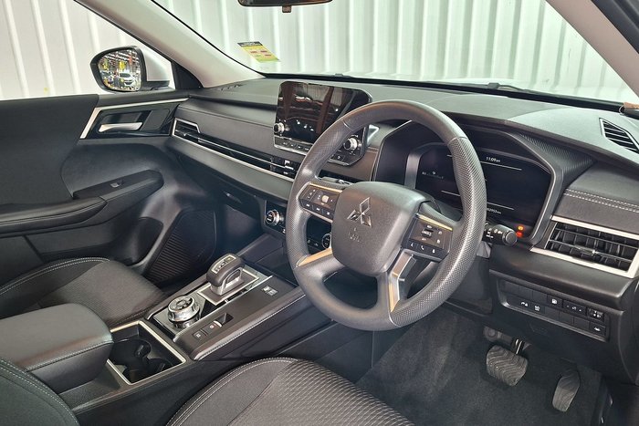 2025 Mitsubishi Outlander PHEV ES