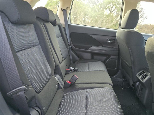 2019 Mitsubishi Outlander ES