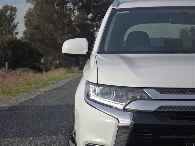 2019 Mitsubishi Outlander ES