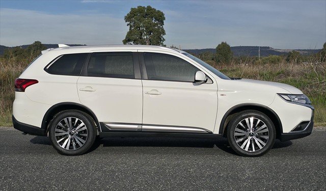 2019 Mitsubishi Outlander ES