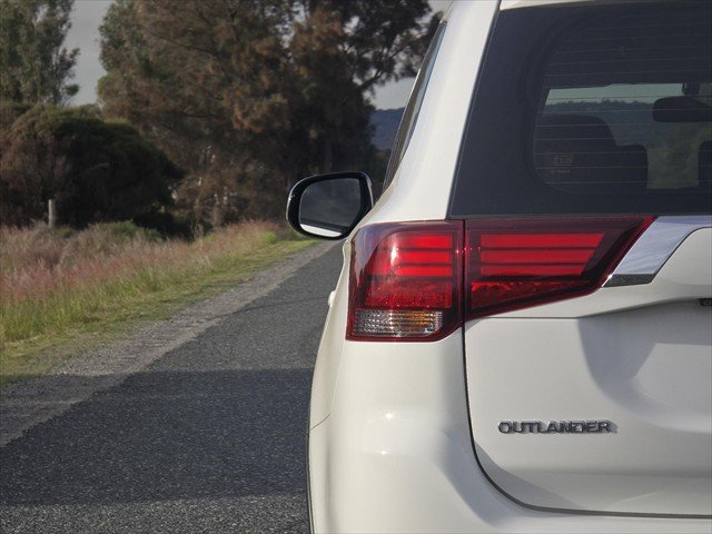 2019 Mitsubishi Outlander ES