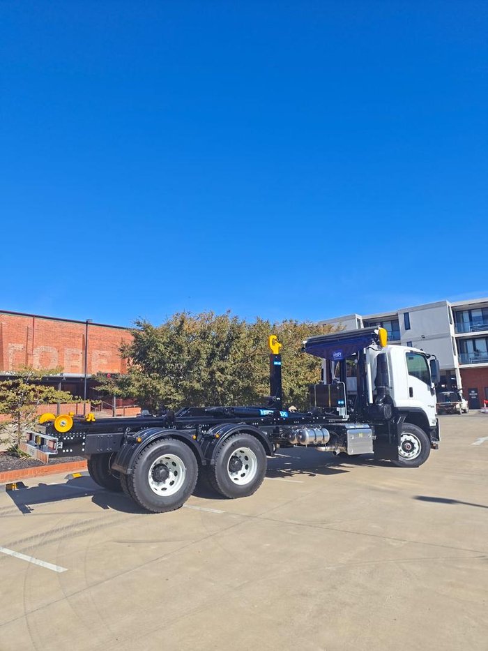 2026 Isuzu F Series FVZ 260-300 AT R55