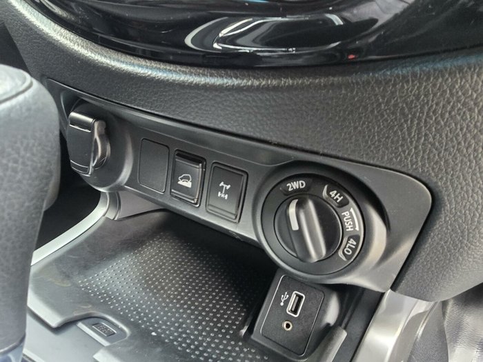 2022 Nissan Navara SL