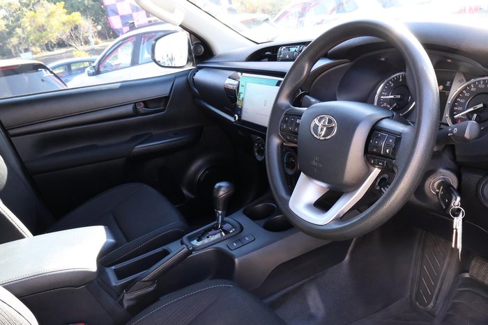 2022 Toyota Hilux SR