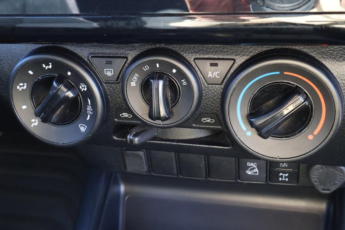 2022 Toyota Hilux SR