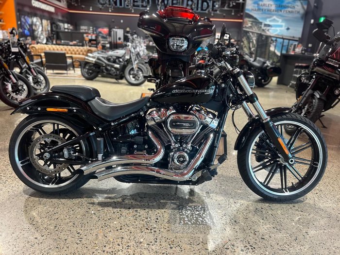 2017 Harley-Davidson Breakout 107 (FXBR) Softail Black