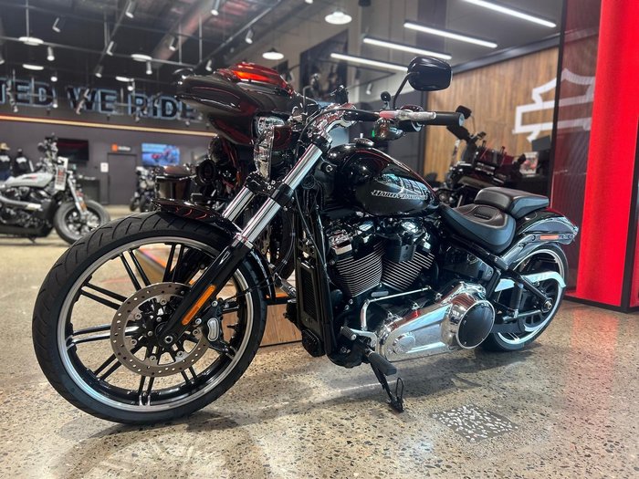 2017 Harley-Davidson Breakout 107 (FXBR) Softail Black